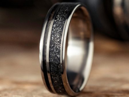 (In-Stock) The Dark Star | Men s Titanium Ring with Whiskey Barrel Wood & Black Meteorite - Size 11.5 | 7mm Wide Fashion