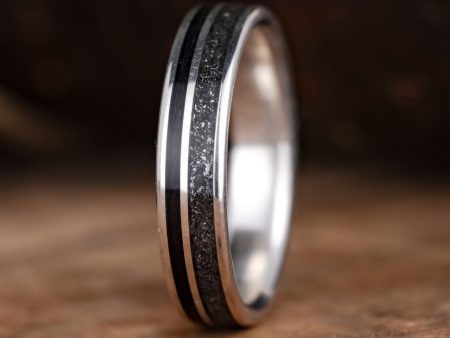 (In-Stock) The Dark Star in Silver | Men s Whiskey Barrel & Meteorite Sterling Silver Wedding Band - Size 9.25 | 5mm For Sale