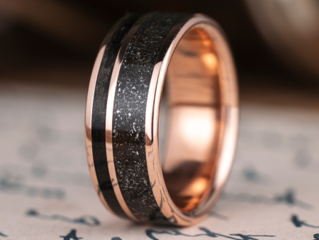 (In-Stock) The Dark Star | Men s 10k Rose Gold Whiskey Barrel Wood & Black Meteorite Wedding Band - Size 7.25 | 8mm Wide For Sale